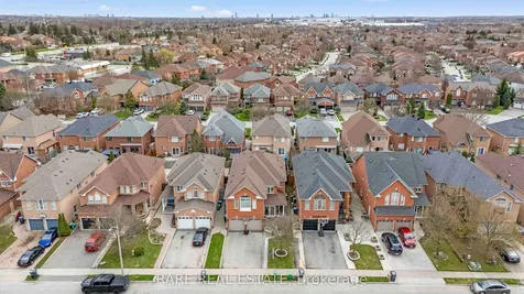 33 Southbend Drive Brampton ON L7A 1K5