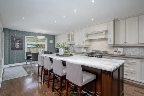 5936 Bell Harbour Drive Mississauga ON L5M 5K7