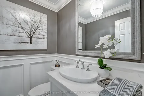 5936 Bell Harbour Drive Mississauga ON L5M 5K7