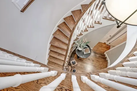 5936 Bell Harbour Drive Mississauga ON L5M 5K7