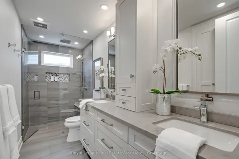 5936 Bell Harbour Drive Mississauga ON L5M 5K7
