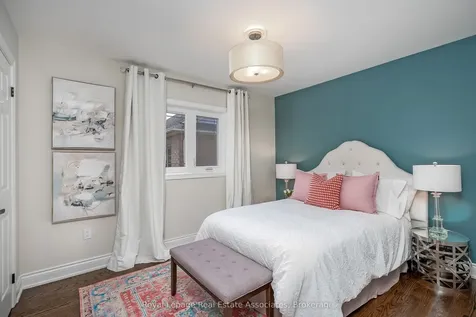5936 Bell Harbour Drive Mississauga ON L5M 5K7