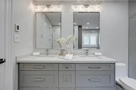 5936 Bell Harbour Drive Mississauga ON L5M 5K7