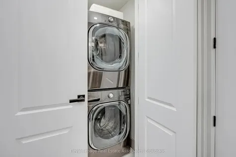 5936 Bell Harbour Drive Mississauga ON L5M 5K7