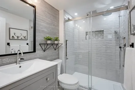 5936 Bell Harbour Drive Mississauga ON L5M 5K7