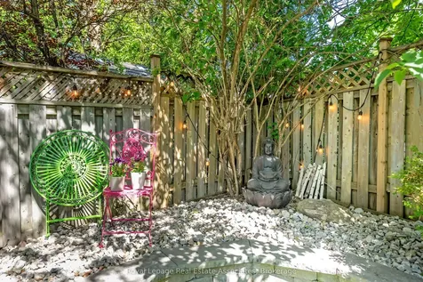 5936 Bell Harbour Drive Mississauga ON L5M 5K7