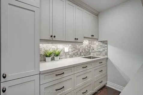 5936 Bell Harbour Drive Mississauga ON L5M 5K7