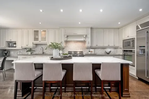 5936 Bell Harbour Drive Mississauga ON L5M 5K7