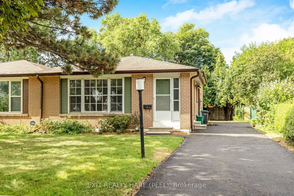 5 Garside Crescent Brampton ON L6S 1H5