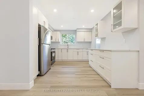 5 Garside Crescent Brampton ON L6S 1H5
