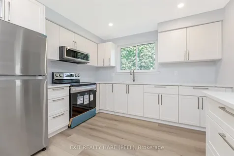 5 Garside Crescent Brampton ON L6S 1H5