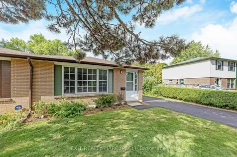 5 Garside Crescent Brampton ON L6S 1H5