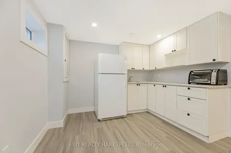 5 Garside Crescent Brampton ON L6S 1H5