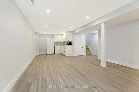 5 Garside Crescent Brampton ON L6S 1H5