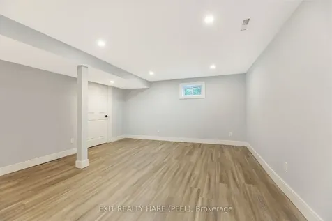 5 Garside Crescent Brampton ON L6S 1H5