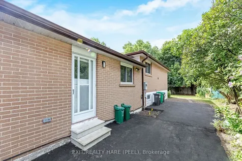 5 Garside Crescent Brampton ON L6S 1H5