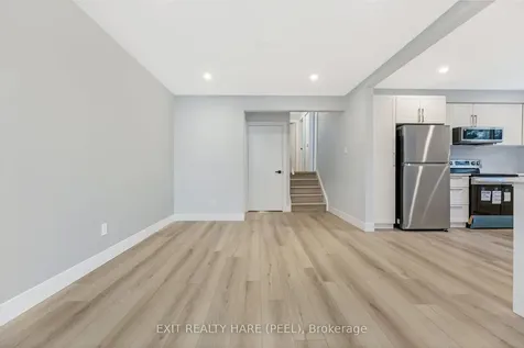 5 Garside Crescent Brampton ON L6S 1H5