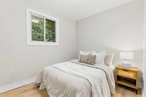 1553 Newlands Crescent Burlington ON L7M 1P1