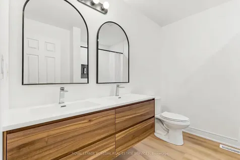 1553 Newlands Crescent Burlington ON L7M 1P1