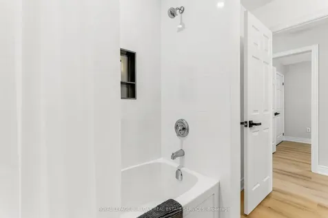 1553 Newlands Crescent Burlington ON L7M 1P1