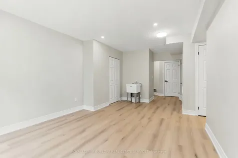 1553 Newlands Crescent Burlington ON L7M 1P1
