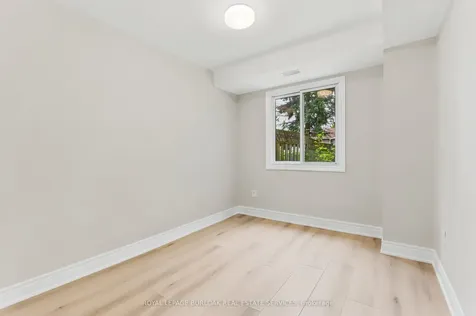 1553 Newlands Crescent Burlington ON L7M 1P1