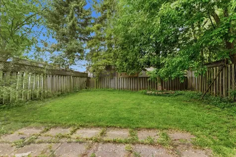 1553 Newlands Crescent Burlington ON L7M 1P1