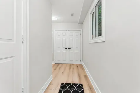 1553 Newlands Crescent Burlington ON L7M 1P1