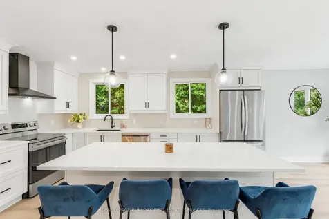1553 Newlands Crescent Burlington ON L7M 1P1