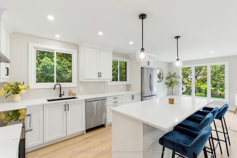 1553 Newlands Crescent Burlington ON L7M 1P1