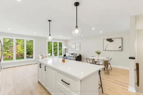 1553 Newlands Crescent Burlington ON L7M 1P1