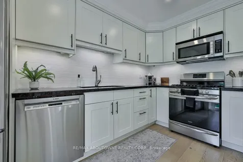 2478 Cavendish Drive Burlington ON L7P 3T9