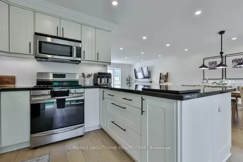 2478 Cavendish Drive Burlington ON L7P 3T9