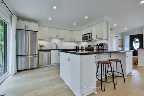 2478 Cavendish Drive Burlington ON L7P 3T9