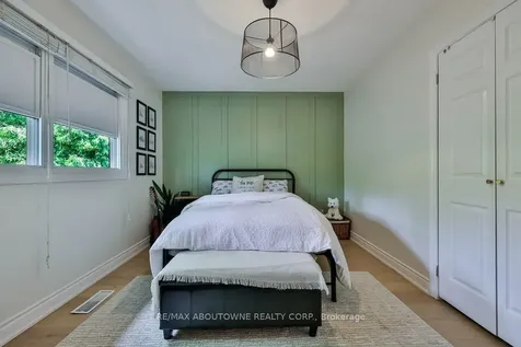 2478 Cavendish Drive Burlington ON L7P 3T9