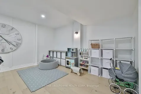 2478 Cavendish Drive Burlington ON L7P 3T9