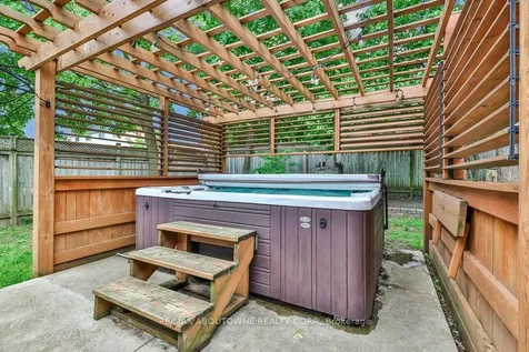 2478 Cavendish Drive Burlington ON L7P 3T9