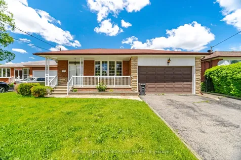 25 Islay Court Toronto ON M9M 1V4