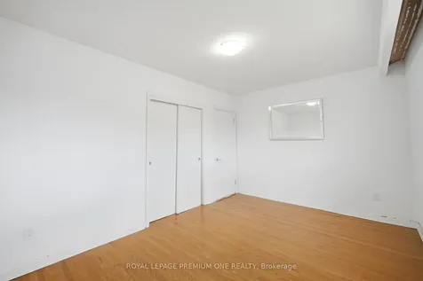 25 Islay Court Toronto ON M9M 1V4