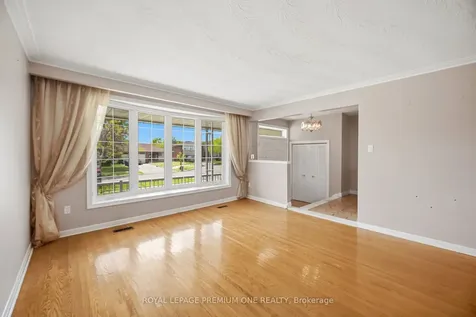 25 Islay Court Toronto ON M9M 1V4
