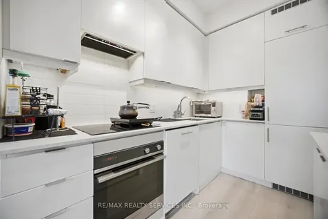 30 Elm Drive W Mississauga ON L5B 0N6