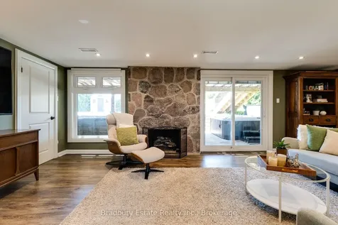 498 Wicklow Road Burlington ON L7L 2H8