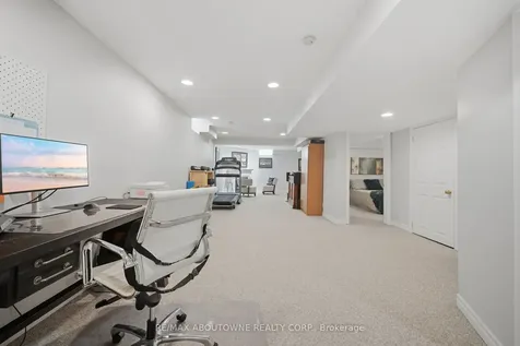 44 Banington Crescent Brampton ON L7A 1G4