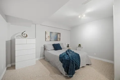 44 Banington Crescent Brampton ON L7A 1G4
