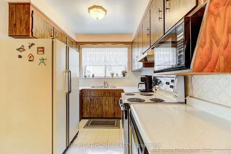 9 Stevenharris Drive Toronto ON M9C 1T9