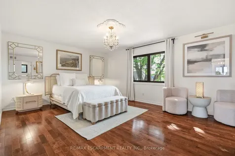 329 Plains Road W Burlington ON L7T 1G1