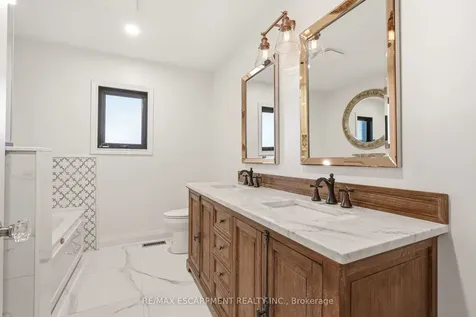 329 Plains Road W Burlington ON L7T 1G1