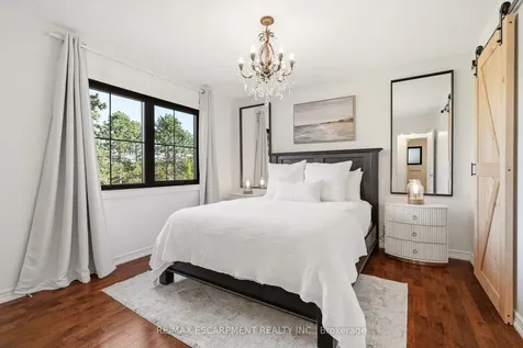 329 Plains Road W Burlington ON L7T 1G1