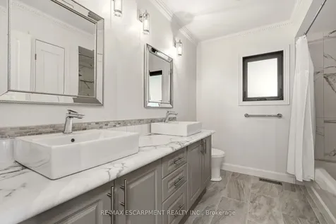 329 Plains Road W Burlington ON L7T 1G1