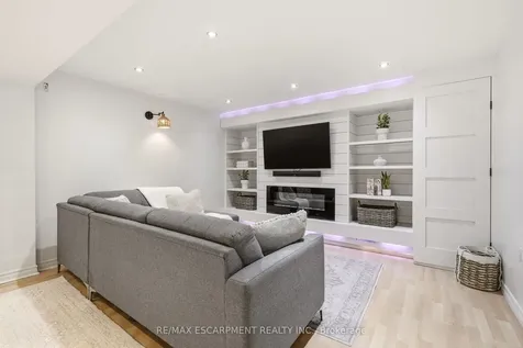 329 Plains Road W Burlington ON L7T 1G1